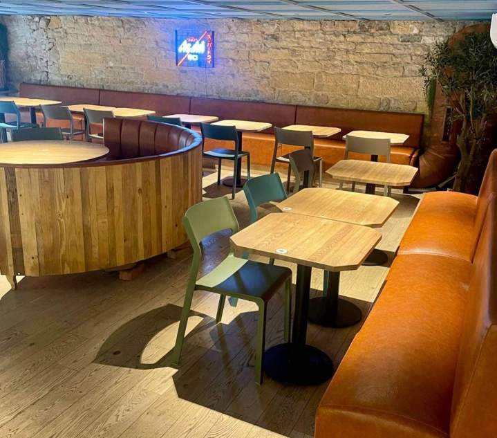 Concevez un restaurant fonctionnel et esthétique.