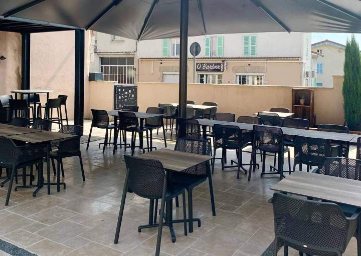 Créez des ambiances uniques en extérieur.