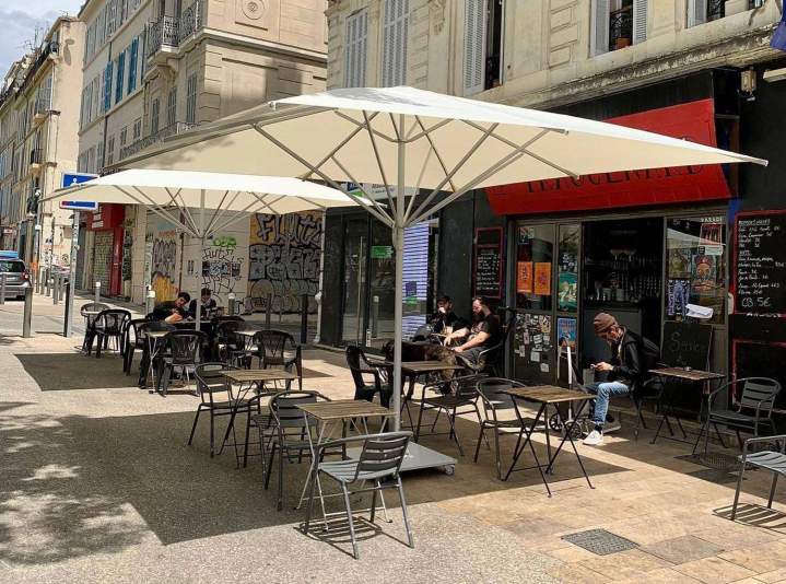 Agencement de chaises de terrasse Lyon